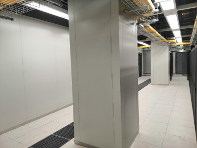 數(shù)據(jù)中心弱電機(jī)房應(yīng)該如何布線施工？