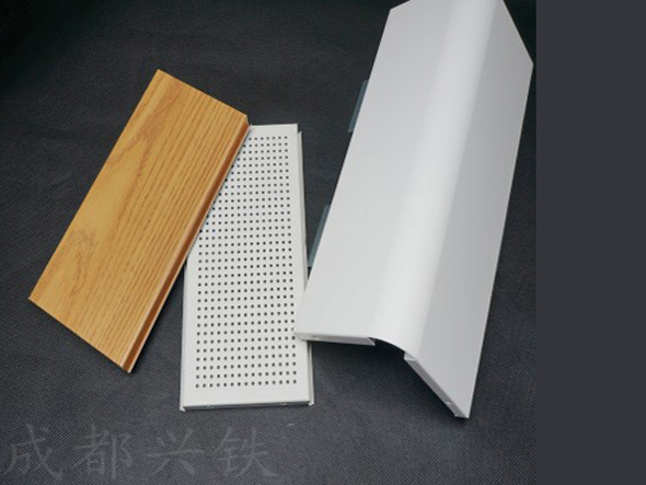 定制沖孔機房墻板，提升機房空間的差異化